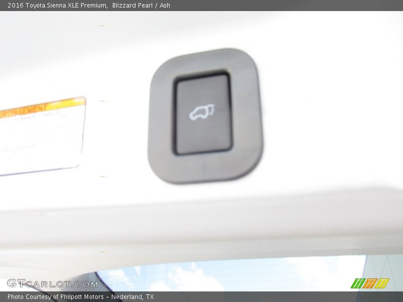 Blizzard Pearl / Ash 2016 Toyota Sienna XLE Premium