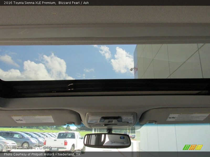 Blizzard Pearl / Ash 2016 Toyota Sienna XLE Premium