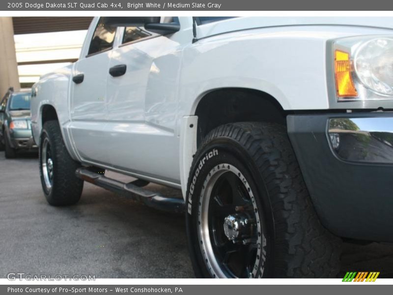 Bright White / Medium Slate Gray 2005 Dodge Dakota SLT Quad Cab 4x4