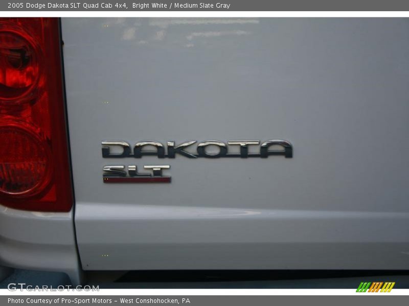 Bright White / Medium Slate Gray 2005 Dodge Dakota SLT Quad Cab 4x4