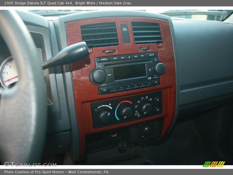 Bright White / Medium Slate Gray 2005 Dodge Dakota SLT Quad Cab 4x4