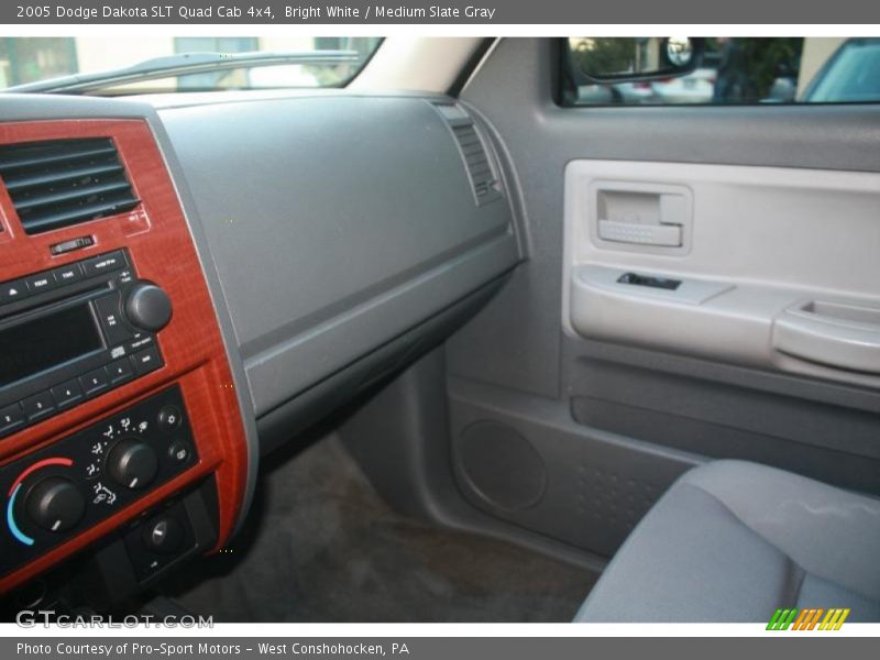 Bright White / Medium Slate Gray 2005 Dodge Dakota SLT Quad Cab 4x4
