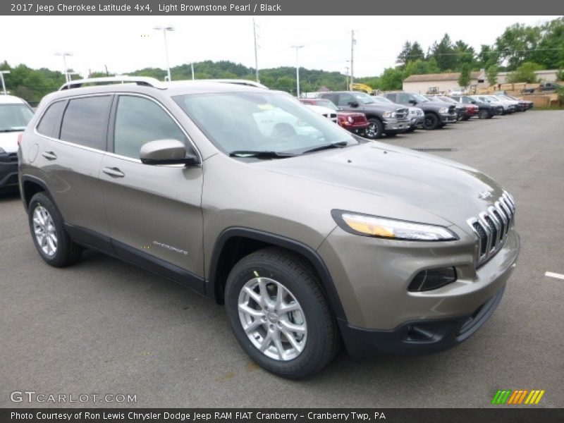 Front 3/4 View of 2017 Cherokee Latitude 4x4