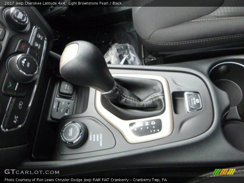 Light Brownstone Pearl / Black 2017 Jeep Cherokee Latitude 4x4