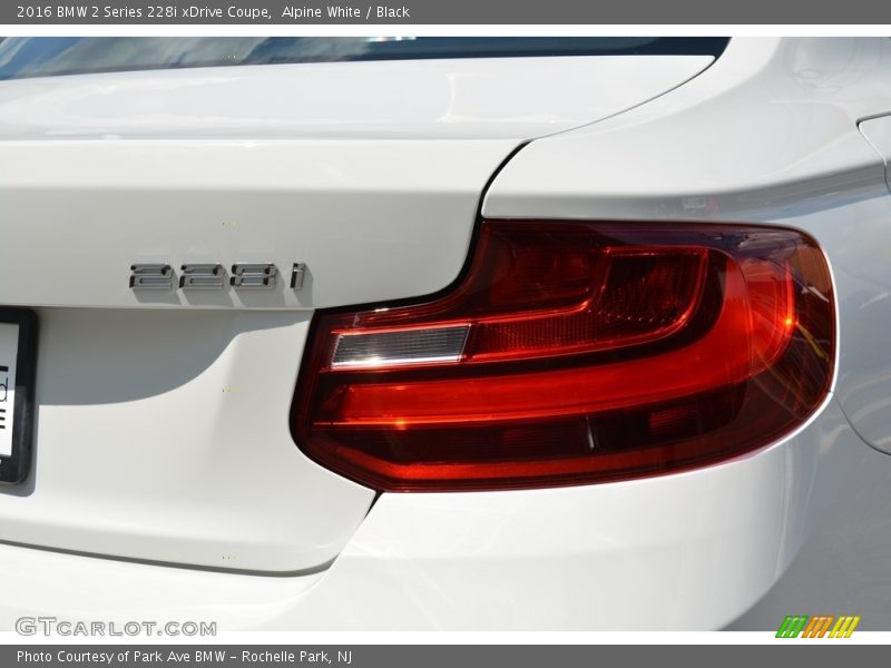 Alpine White / Black 2016 BMW 2 Series 228i xDrive Coupe
