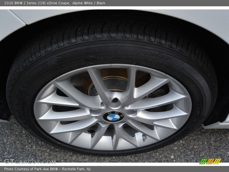 Alpine White / Black 2016 BMW 2 Series 228i xDrive Coupe