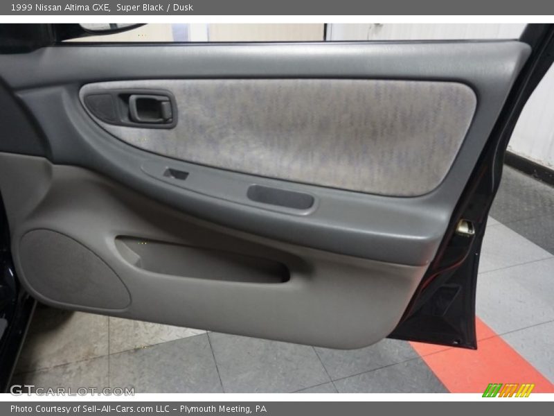 Super Black / Dusk 1999 Nissan Altima GXE