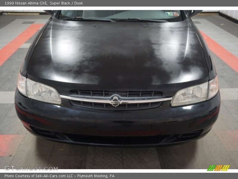Super Black / Dusk 1999 Nissan Altima GXE