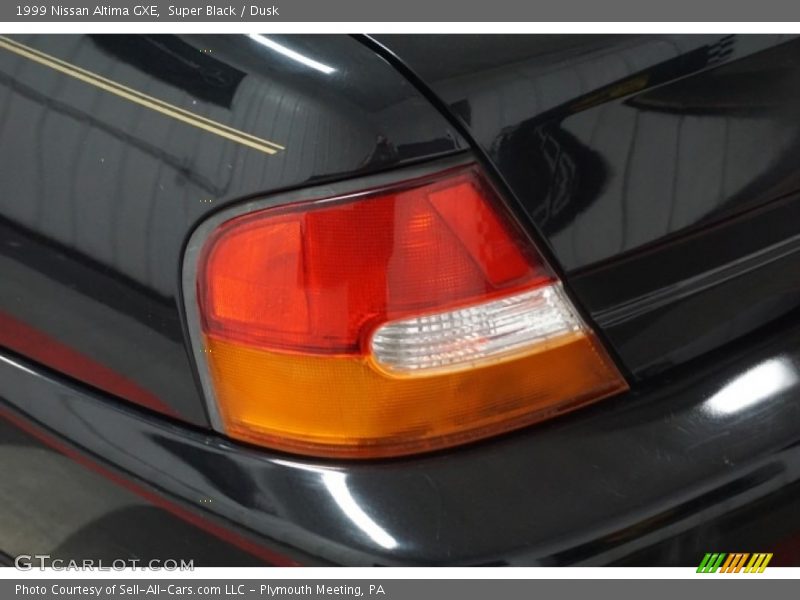 Super Black / Dusk 1999 Nissan Altima GXE