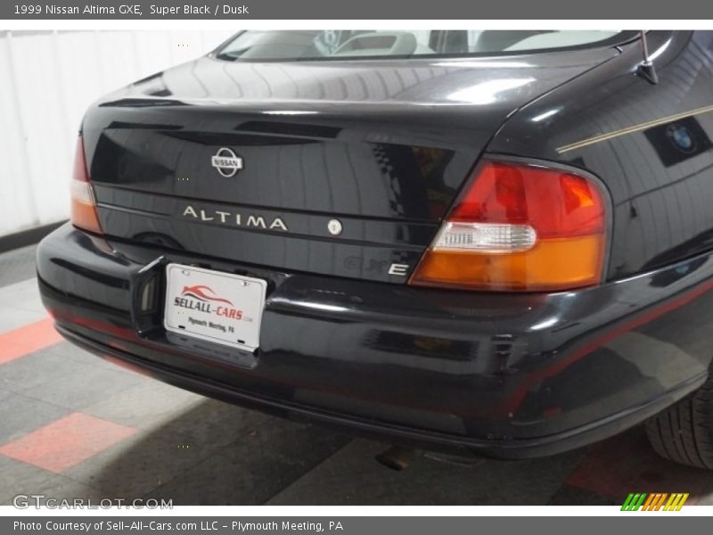 Super Black / Dusk 1999 Nissan Altima GXE
