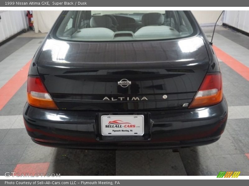 Super Black / Dusk 1999 Nissan Altima GXE