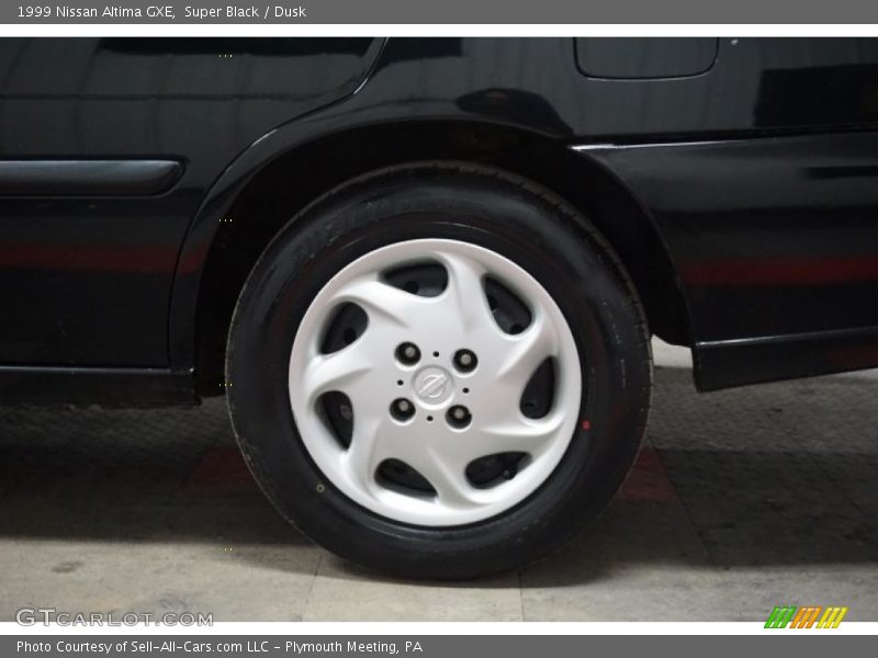 Super Black / Dusk 1999 Nissan Altima GXE