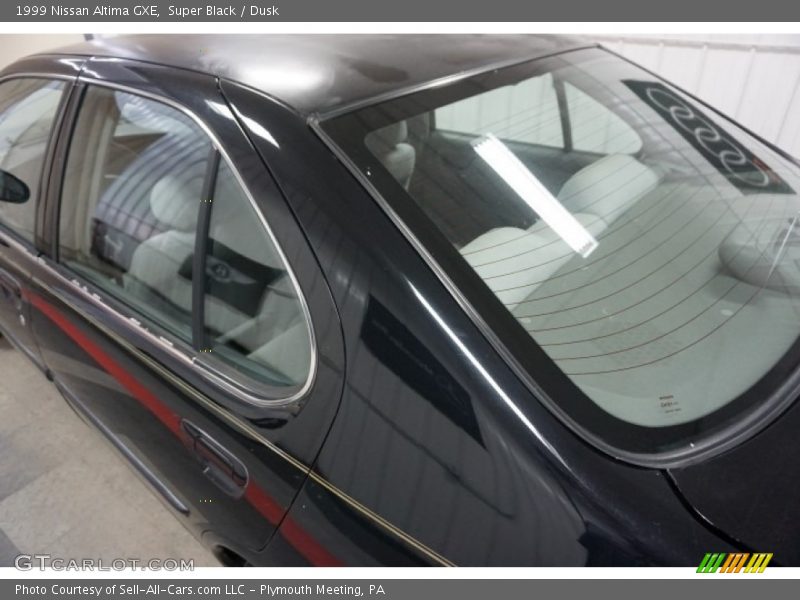 Super Black / Dusk 1999 Nissan Altima GXE