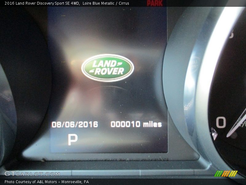 Loire Blue Metallic / Cirrus 2016 Land Rover Discovery Sport SE 4WD