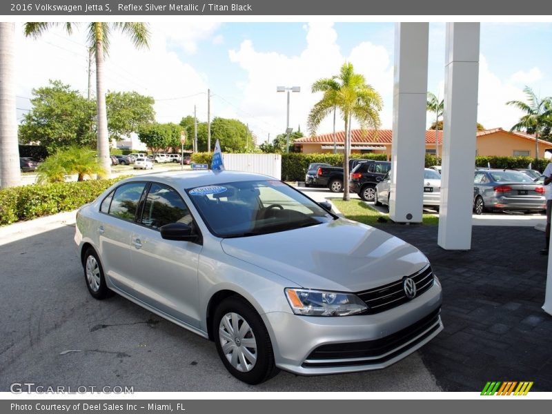 Reflex Silver Metallic / Titan Black 2016 Volkswagen Jetta S