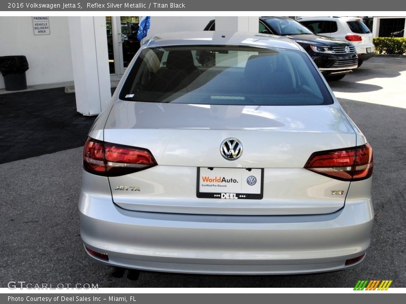 Reflex Silver Metallic / Titan Black 2016 Volkswagen Jetta S