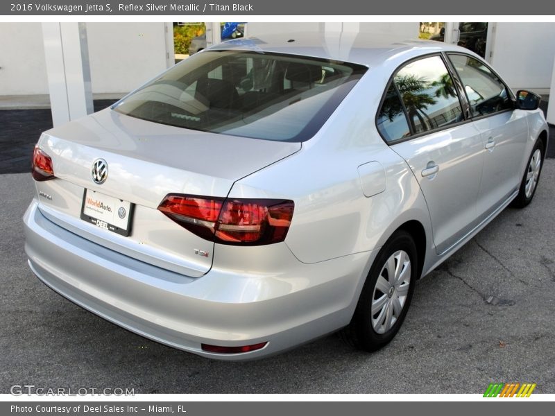 Reflex Silver Metallic / Titan Black 2016 Volkswagen Jetta S