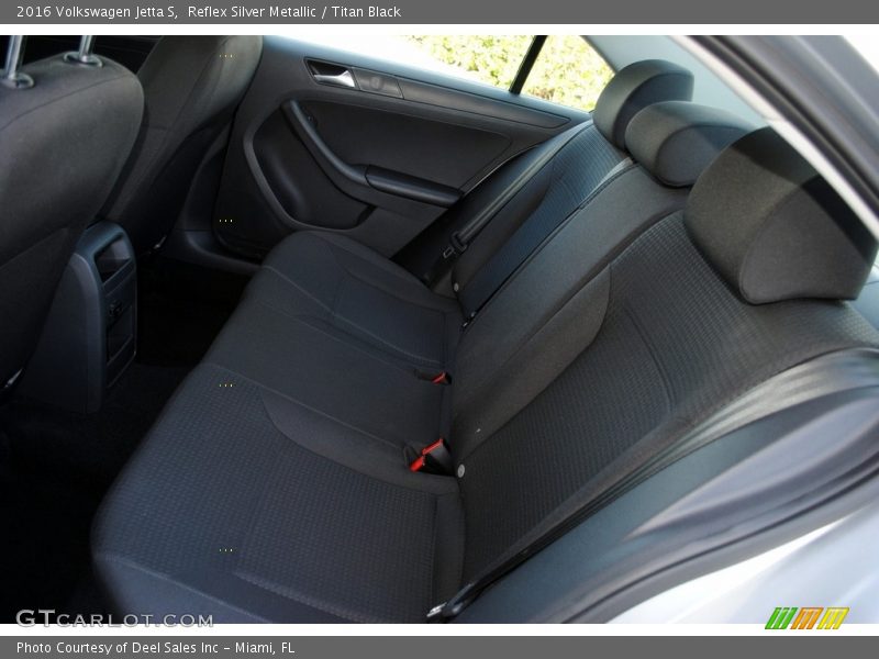 Reflex Silver Metallic / Titan Black 2016 Volkswagen Jetta S