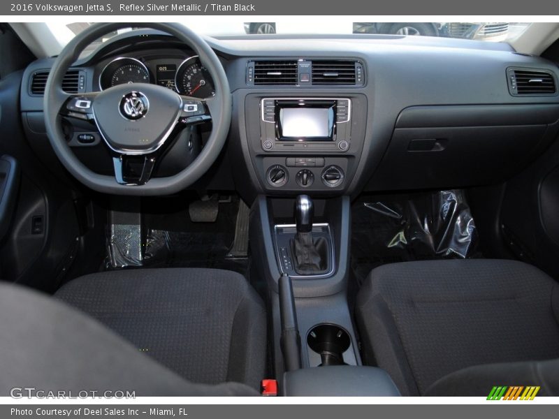 Reflex Silver Metallic / Titan Black 2016 Volkswagen Jetta S