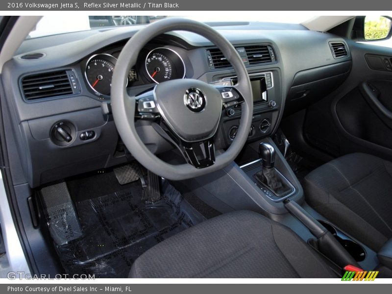 Reflex Silver Metallic / Titan Black 2016 Volkswagen Jetta S