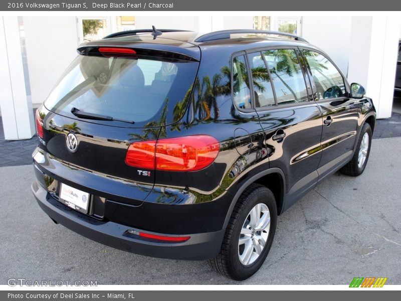 Deep Black Pearl / Charcoal 2016 Volkswagen Tiguan S