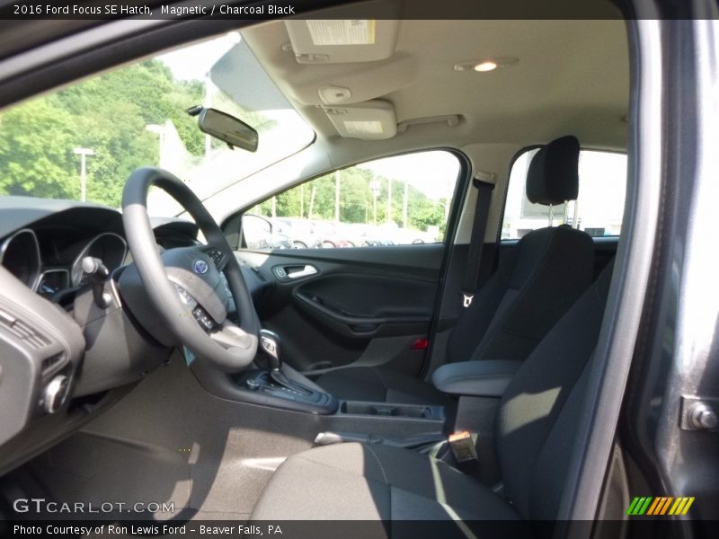 Magnetic / Charcoal Black 2016 Ford Focus SE Hatch