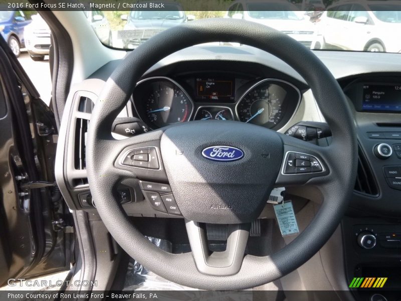 Magnetic / Charcoal Black 2016 Ford Focus SE Hatch