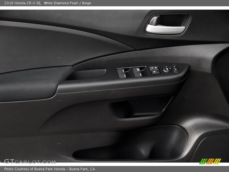 White Diamond Pearl / Beige 2016 Honda CR-V SE