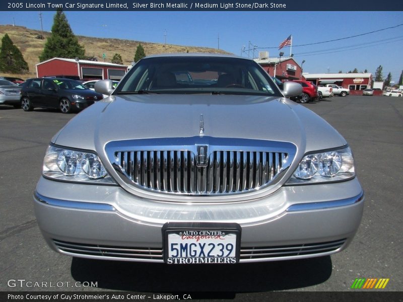 Silver Birch Metallic / Medium Light Stone/Dark Stone 2005 Lincoln Town Car Signature Limited