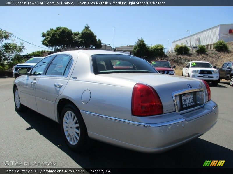 Silver Birch Metallic / Medium Light Stone/Dark Stone 2005 Lincoln Town Car Signature Limited