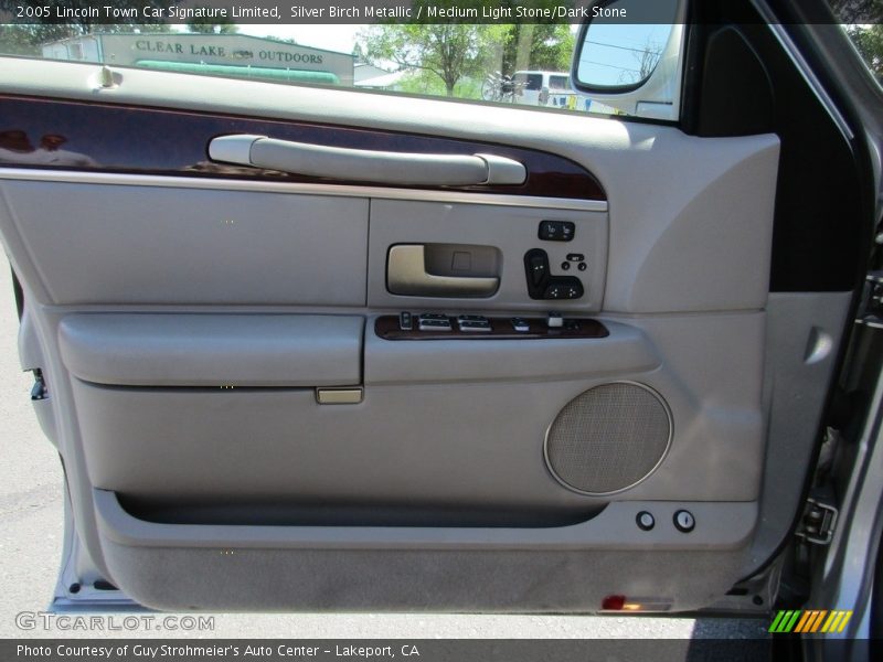 Silver Birch Metallic / Medium Light Stone/Dark Stone 2005 Lincoln Town Car Signature Limited