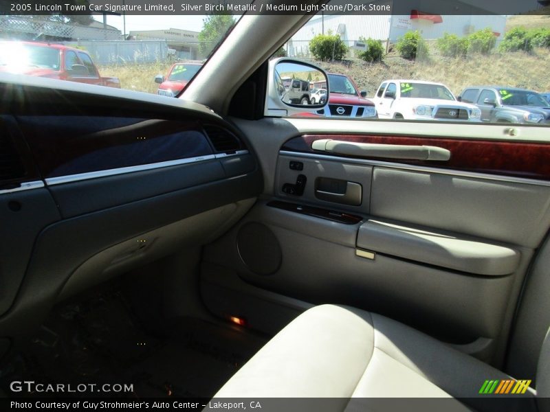 Silver Birch Metallic / Medium Light Stone/Dark Stone 2005 Lincoln Town Car Signature Limited