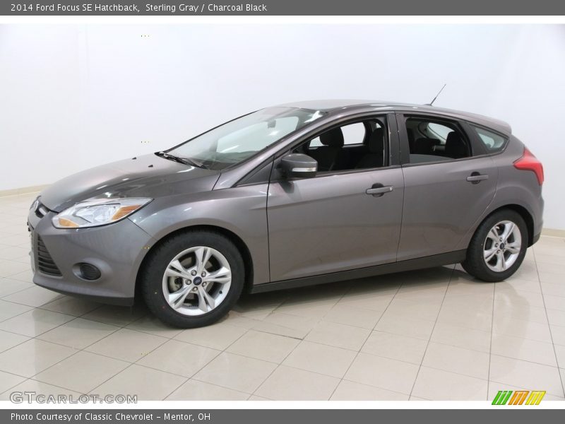 Front 3/4 View of 2014 Focus SE Hatchback