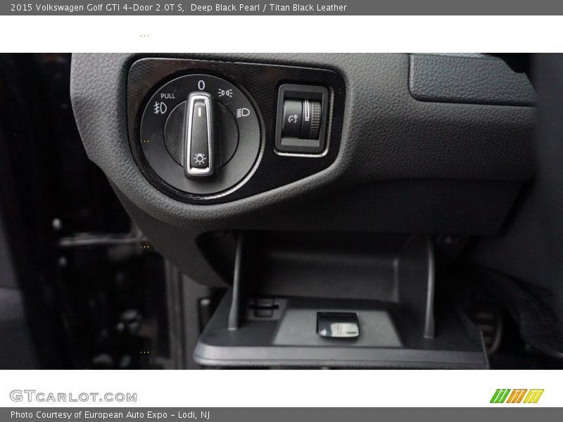 Deep Black Pearl / Titan Black Leather 2015 Volkswagen Golf GTI 4-Door 2.0T S