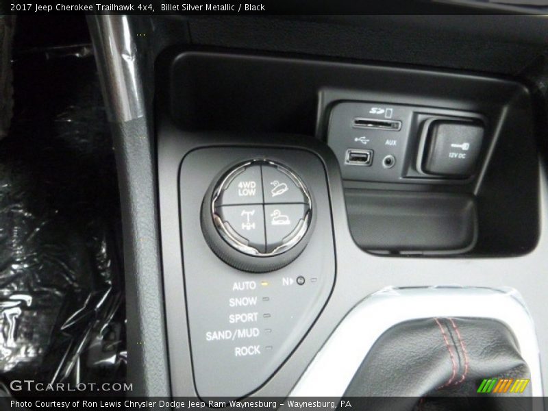 Controls of 2017 Cherokee Trailhawk 4x4