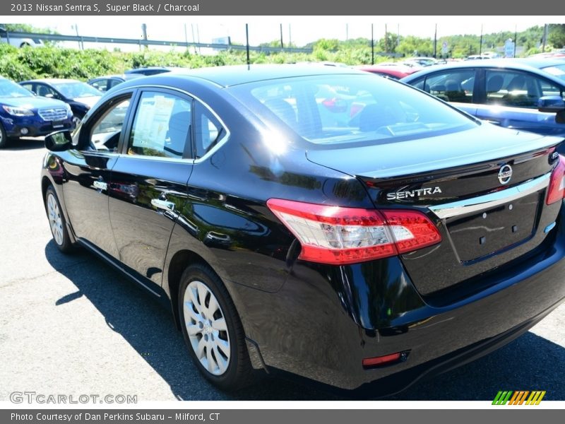 Super Black / Charcoal 2013 Nissan Sentra S