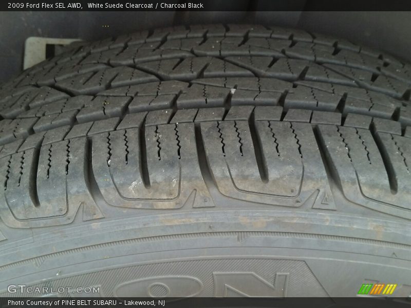 White Suede Clearcoat / Charcoal Black 2009 Ford Flex SEL AWD
