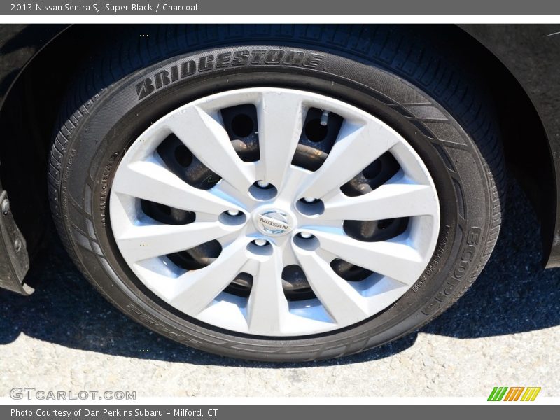 Super Black / Charcoal 2013 Nissan Sentra S