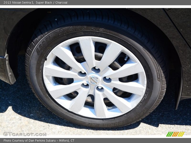 Super Black / Charcoal 2013 Nissan Sentra S