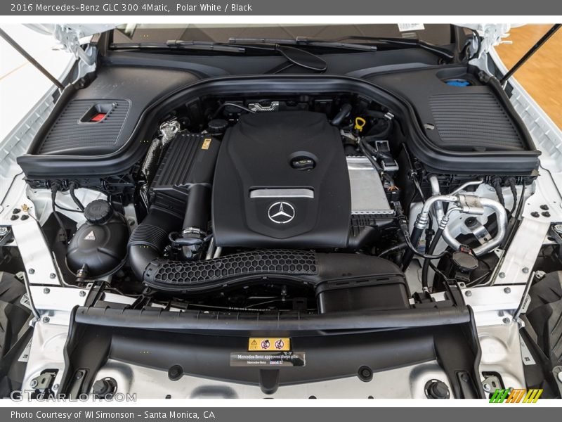 Polar White / Black 2016 Mercedes-Benz GLC 300 4Matic