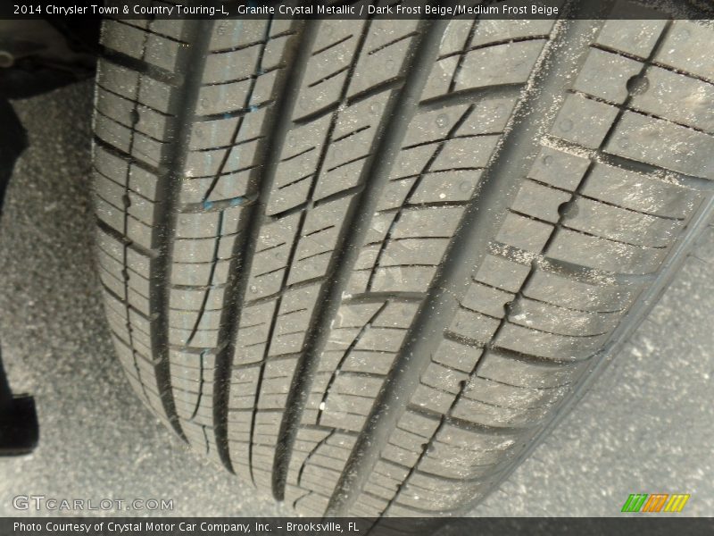 Granite Crystal Metallic / Dark Frost Beige/Medium Frost Beige 2014 Chrysler Town & Country Touring-L
