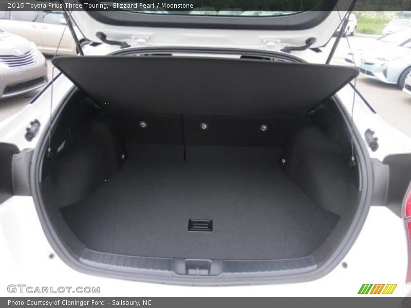 Blizzard Pearl / Moonstone 2016 Toyota Prius Three Touring