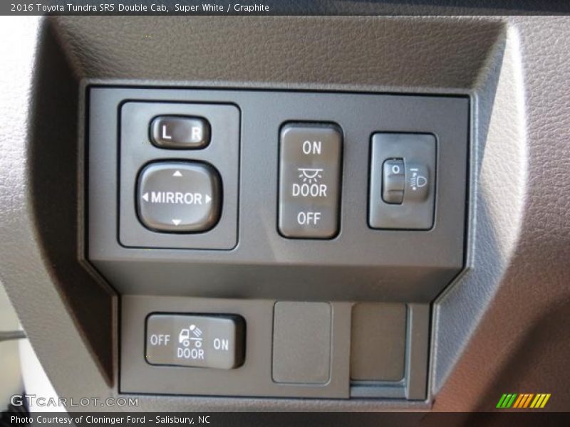 Super White / Graphite 2016 Toyota Tundra SR5 Double Cab
