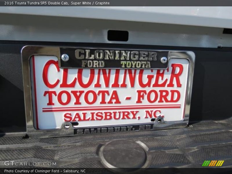 Super White / Graphite 2016 Toyota Tundra SR5 Double Cab