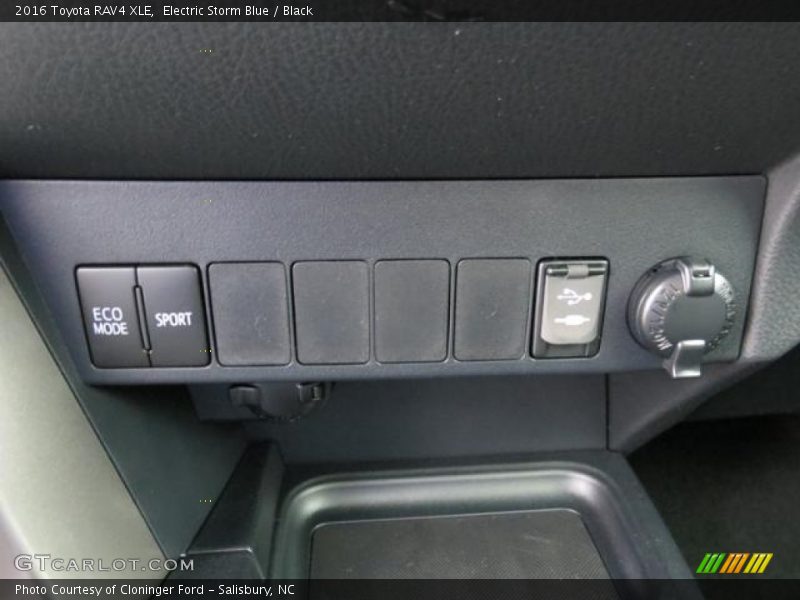 Electric Storm Blue / Black 2016 Toyota RAV4 XLE