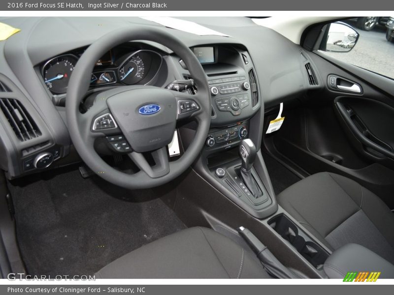 Ingot Silver / Charcoal Black 2016 Ford Focus SE Hatch