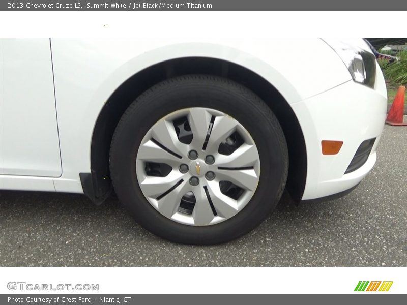 Summit White / Jet Black/Medium Titanium 2013 Chevrolet Cruze LS