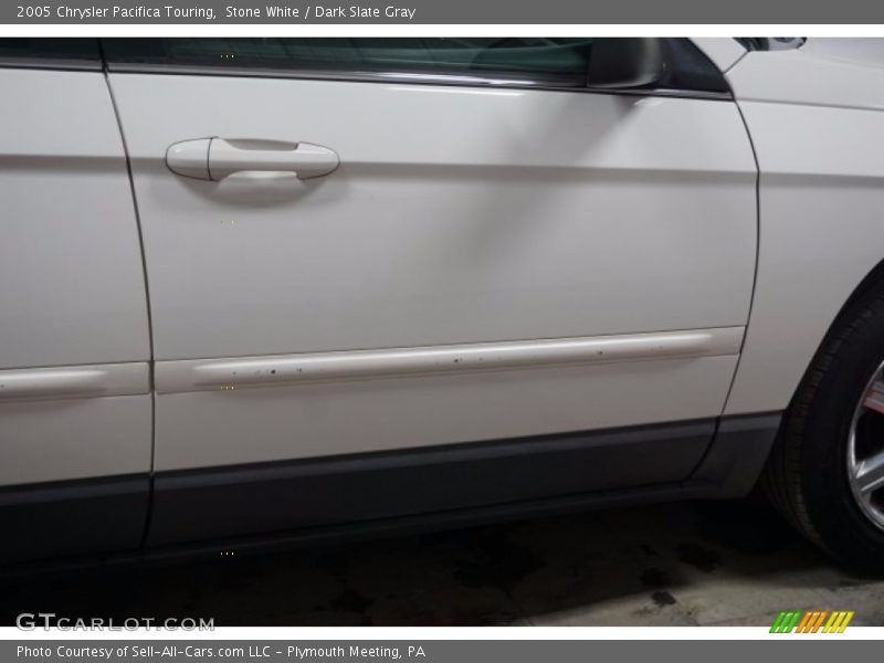 Stone White / Dark Slate Gray 2005 Chrysler Pacifica Touring