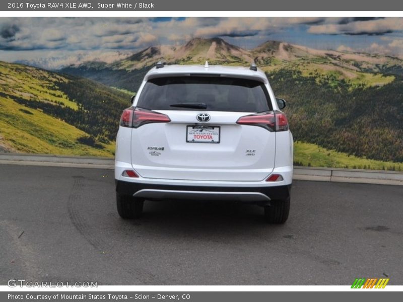 Super White / Black 2016 Toyota RAV4 XLE AWD