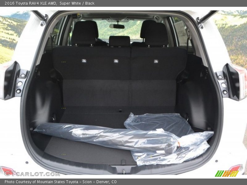 Super White / Black 2016 Toyota RAV4 XLE AWD